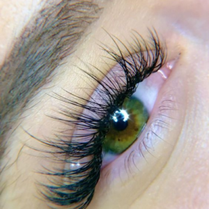 How to Remove Eyelash Glue: Step-by-Step Guide