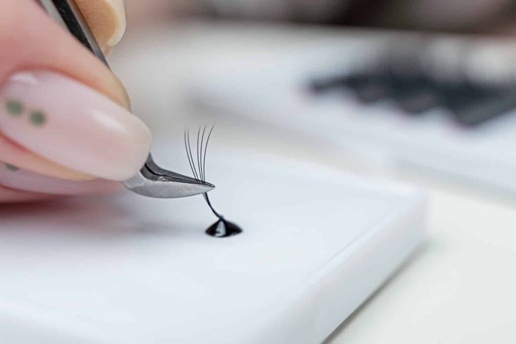 eyelash-extension-glue