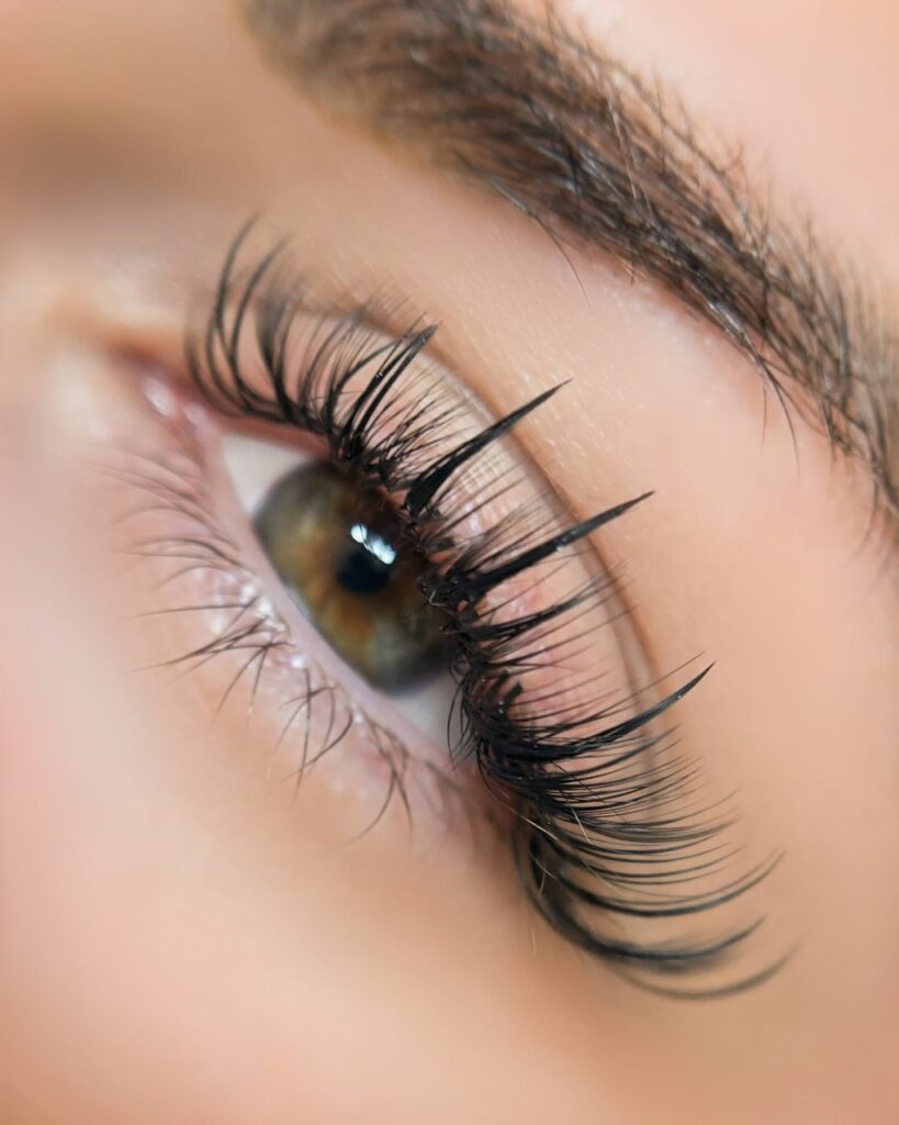 wispy hybrid lash